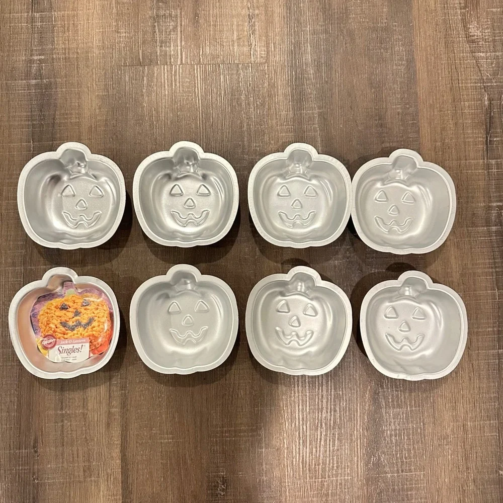 Wilton Jack-O-Lantern Singles Pan Set of 8 Pumpkin Molds 2105-1120 Silver 4.5